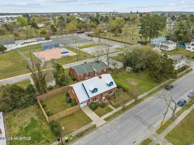 $300,000 | 916 Bern Street, New Bern, NC 28560