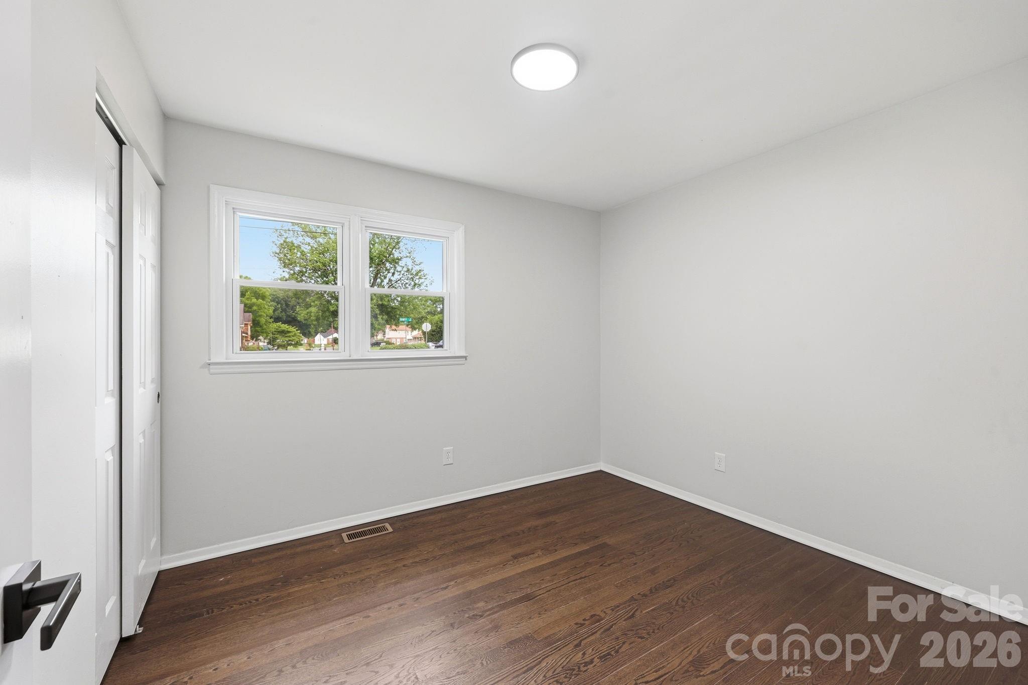 9430 Trinity Road Charlotte, NC 28216 - Photo 17 of 39 Gallery Image 17