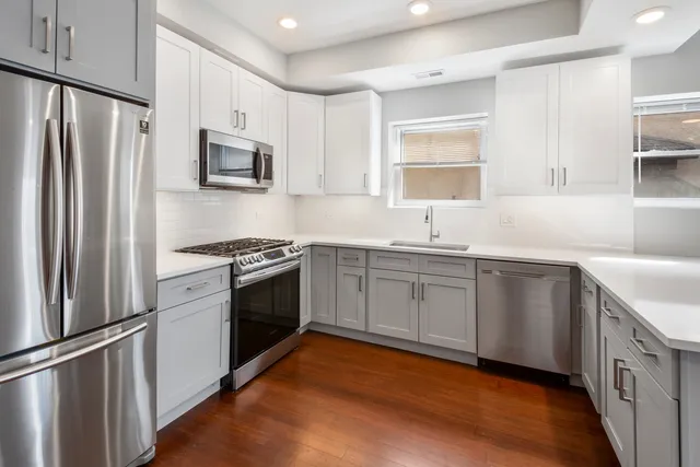 $3,515 | 4637 North Dover Street, Unit 2S, Chicago, IL 60640