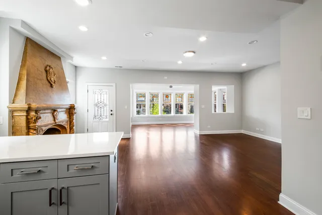 $3,515 | 4637 North Dover Street, Unit 2S, Chicago, IL 60640