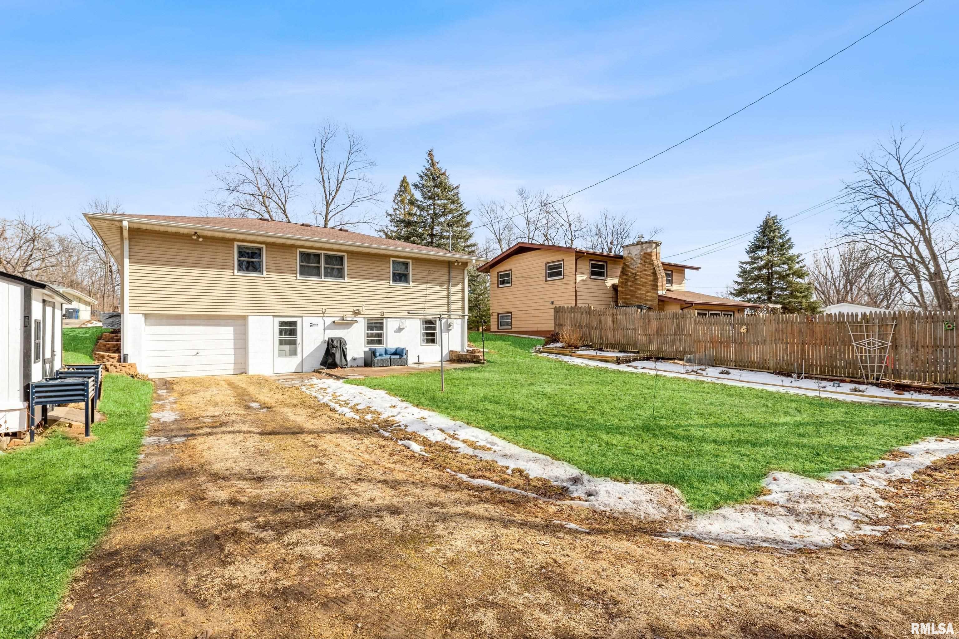 3012 Tower Road Clinton, IA 52732 - Photo 3 of 15 Gallery Image 3