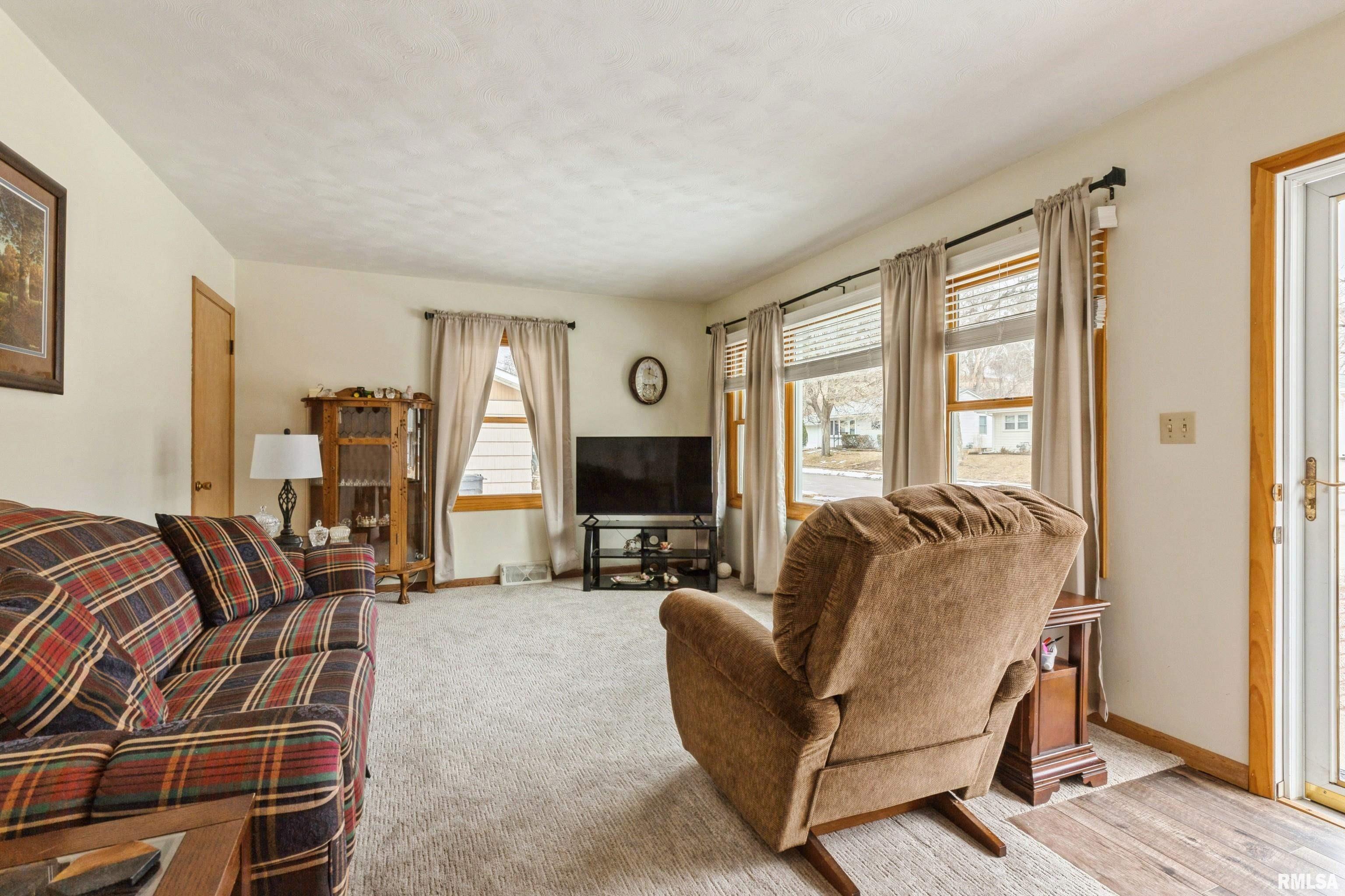 3012 Tower Road Clinton, IA 52732 - Photo 4 of 15 Gallery Image 4