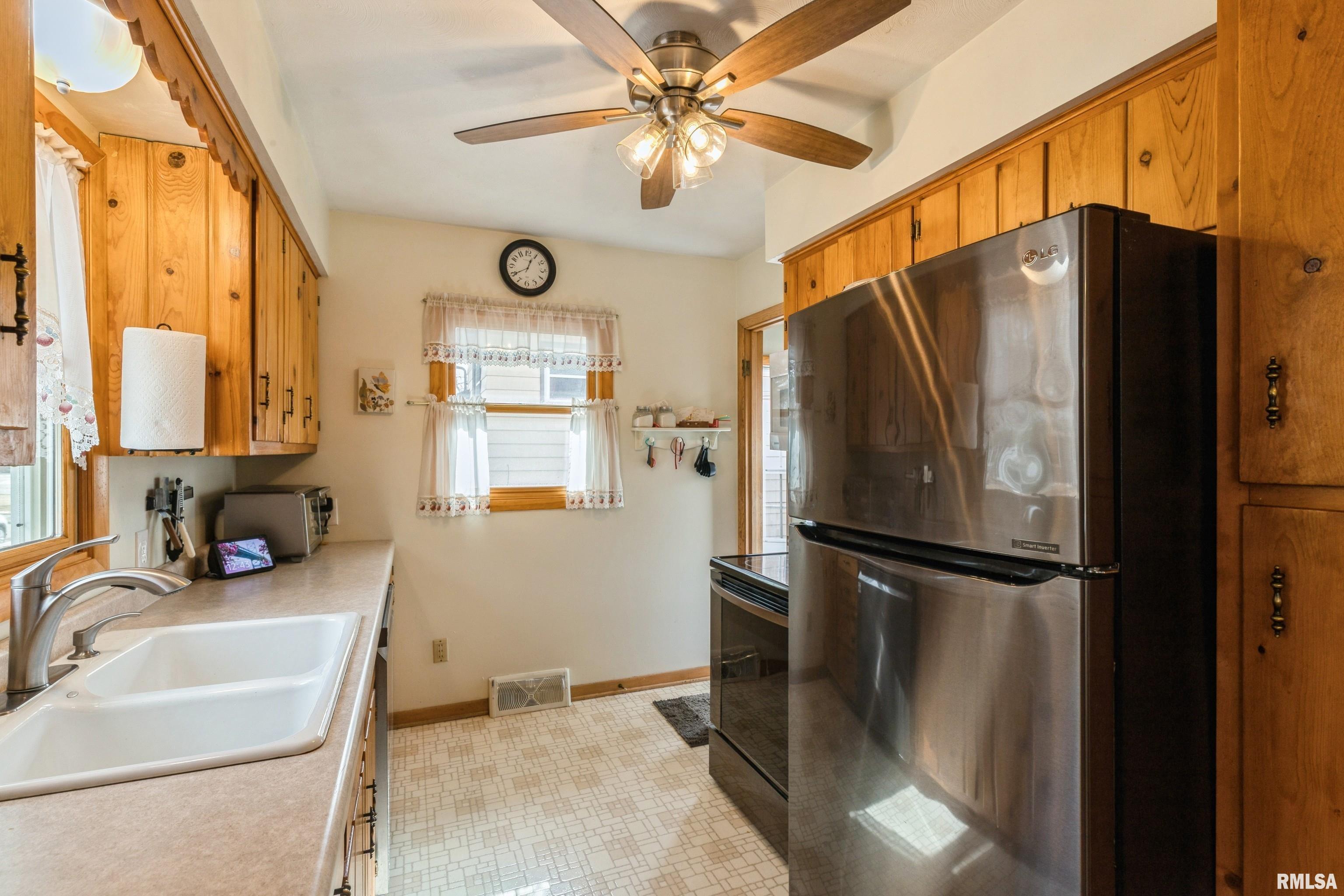 3012 Tower Road Clinton, IA 52732 - Photo 8 of 15 Gallery Image 8