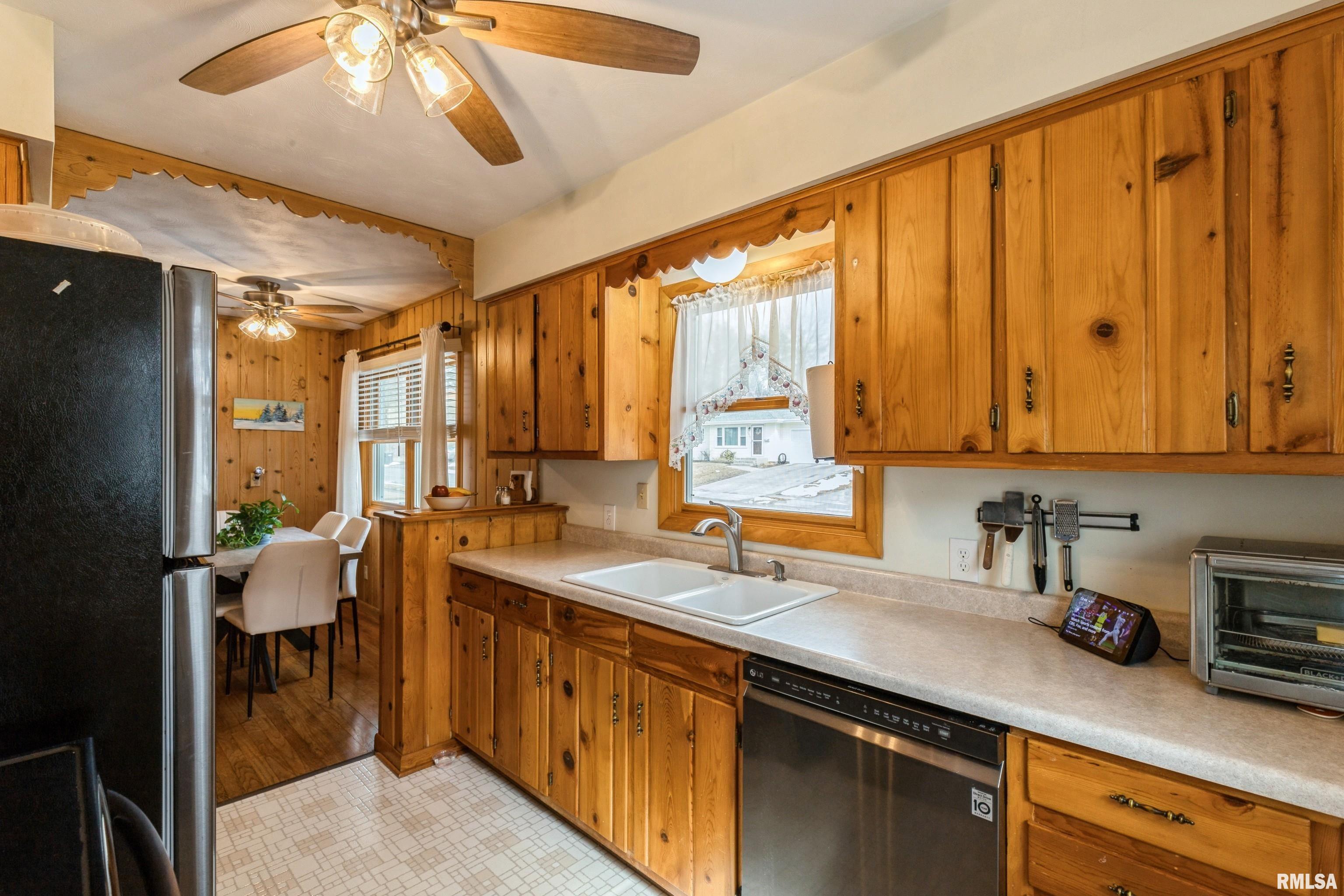 3012 Tower Road Clinton, IA 52732 - Photo 9 of 15 Gallery Image 9