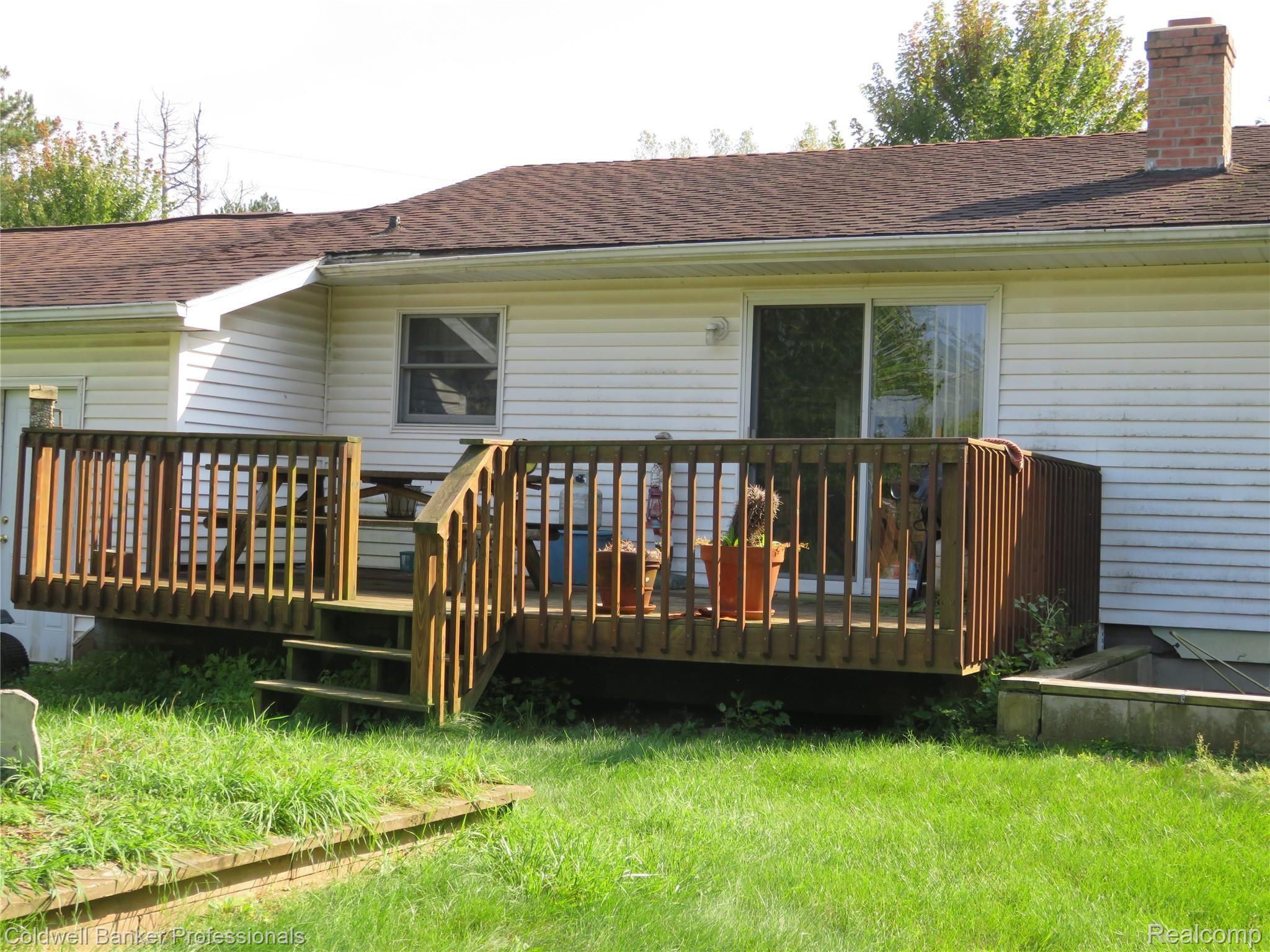 716 West Lansing Road Morrice, MI 48857 - Photo 17 of 17 17 716 Deck.JPG