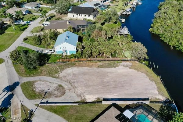 an aerial view of a house with outdoor space and lake view