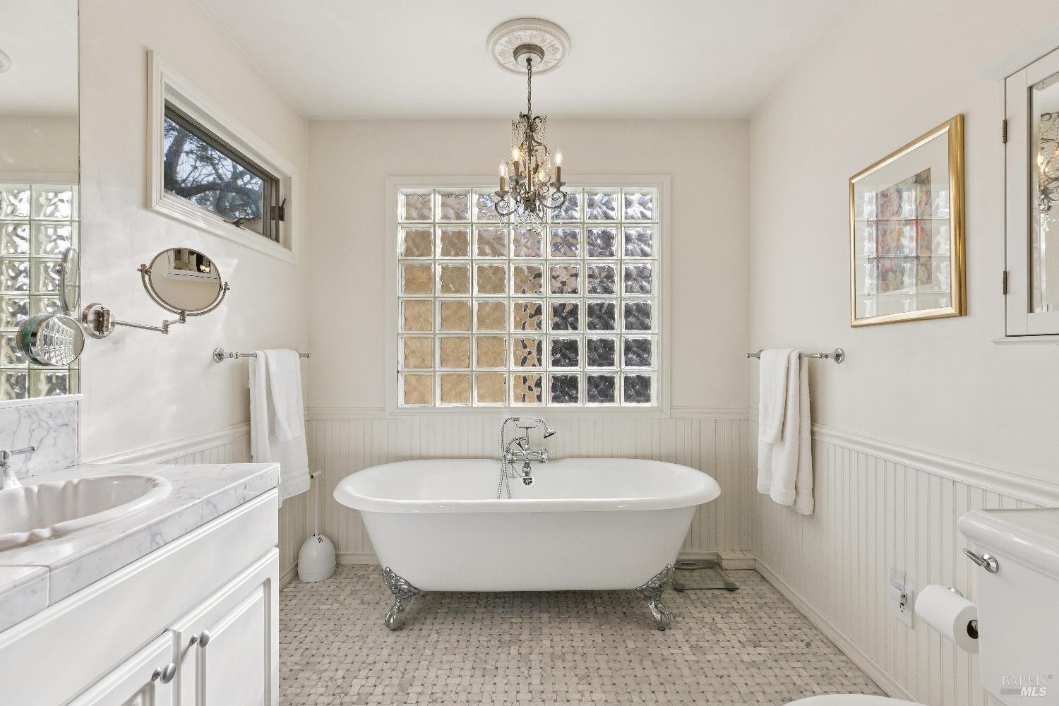 3556 Wood Valley Road Sonoma, CA 95476 - Photo 18 of 40 a spacious bathroom with a bathtub and a sink