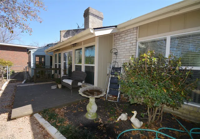 $1,750 | 323 East Main Street, Brenham, TX 77833