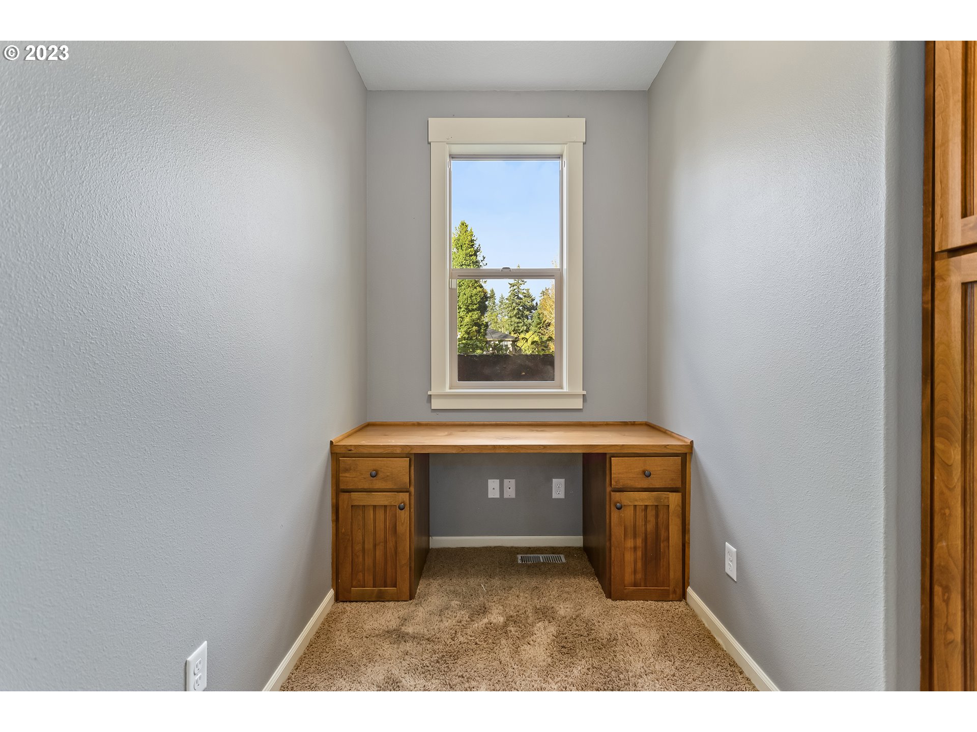 2267 Southwest 184th Terrace Beaverton, OR 97003 - Photo 14 of 39 Den/Office