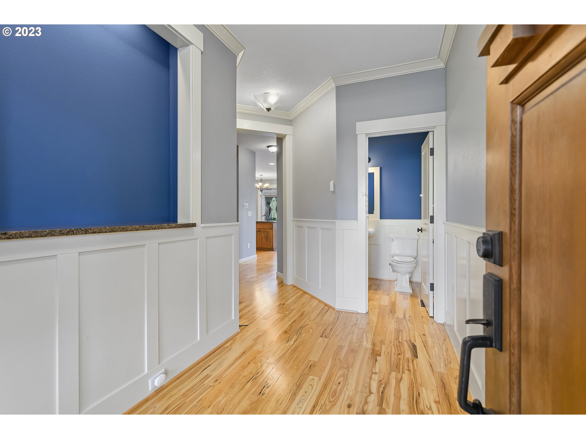 2267 Southwest 184th Terrace Beaverton, OR 97003 - Photo 3 of 39 Entrance/Foyer