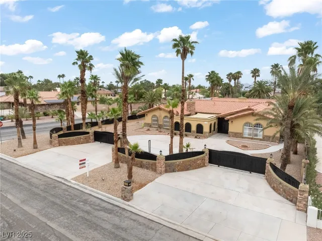 $1,429,000 | 2920 South Tioga Way, Las Vegas, NV 89117