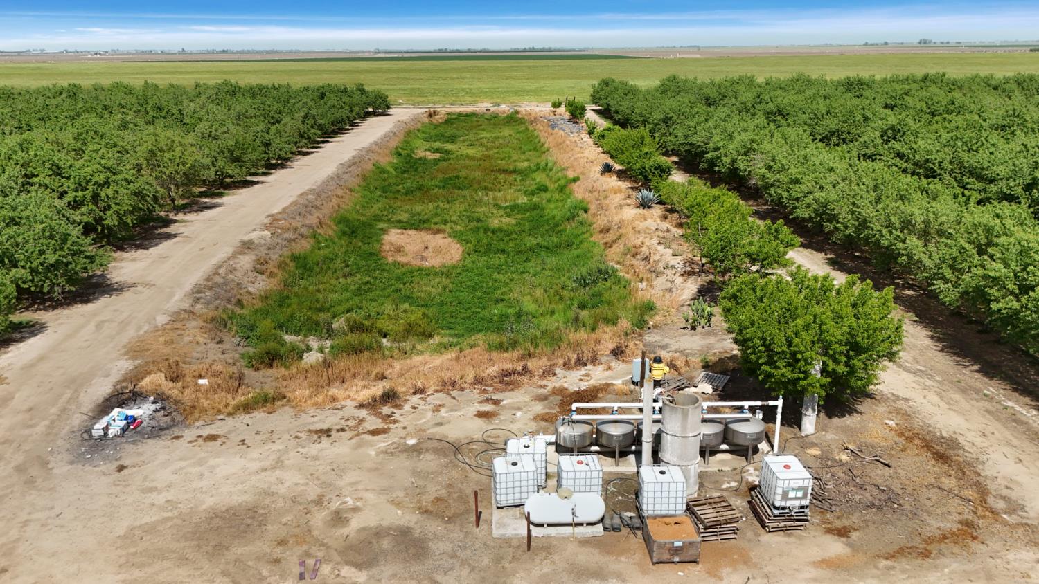 4866 East Roosevelt Road Chowchilla, CA 93610 - Photo 14 of 30 Booster pump and reservoir for Chowchilla Water District for irrigation