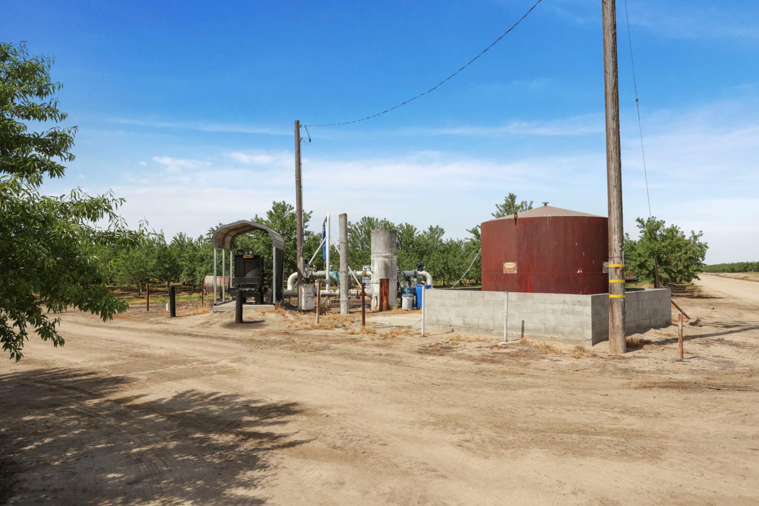4866 East Roosevelt Road Chowchilla, CA 93610 - Photo 9 of 30 One of three diesel deep wells for irrigation