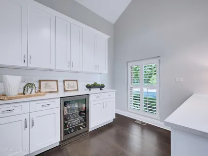 $1,250,000 | 1324 Laurie Lane, Burr Ridge, IL 60527