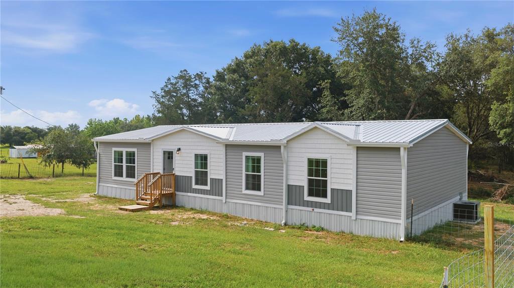 14450 Southeast Sunset Harbor Road Weirsdale, FL 32195 - Photo 4 of 37
