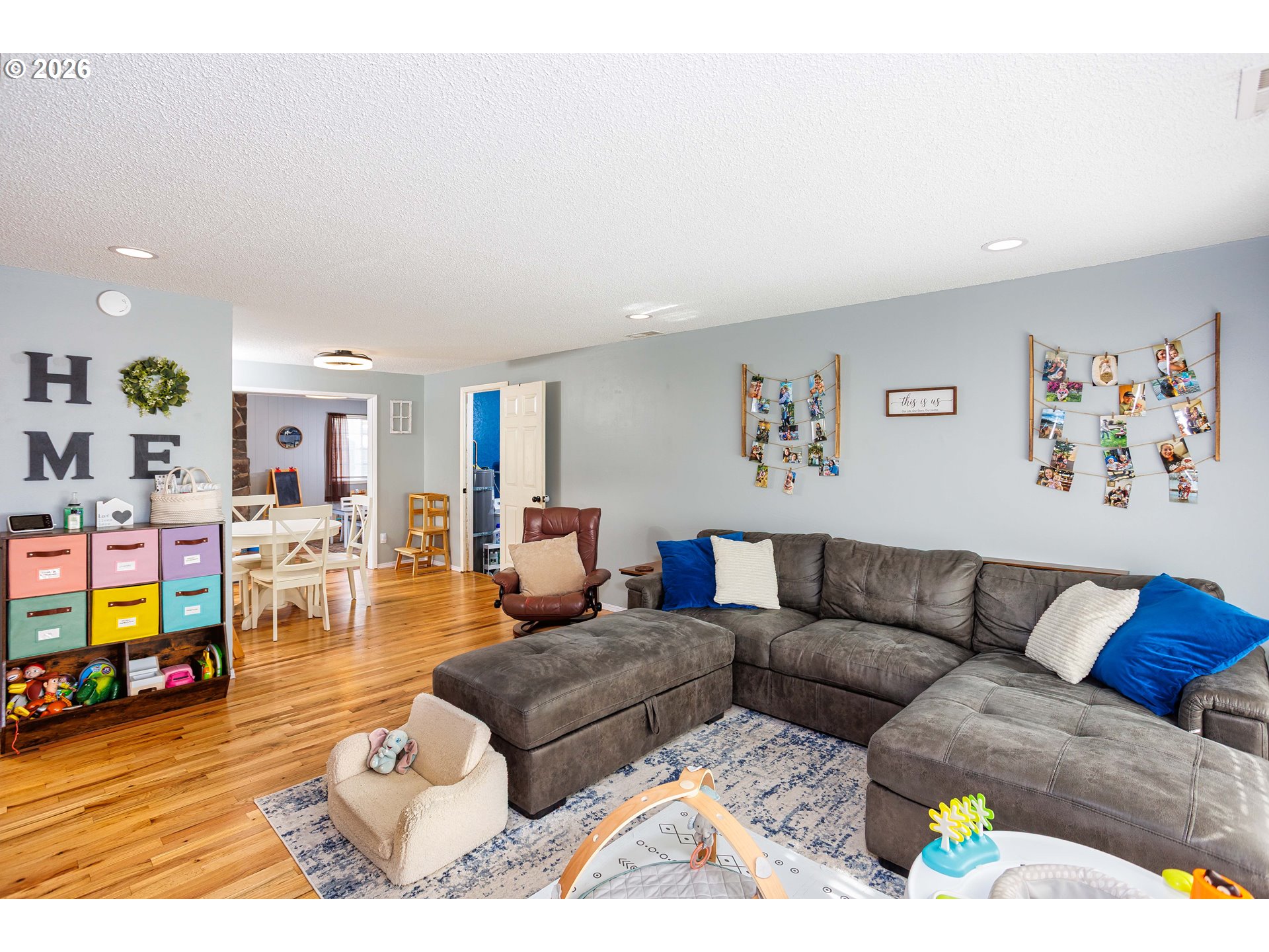 85 Northeast 23rd Street Gresham, OR 97030 - Photo 4 of 23 a living room with furniture and wooden floor