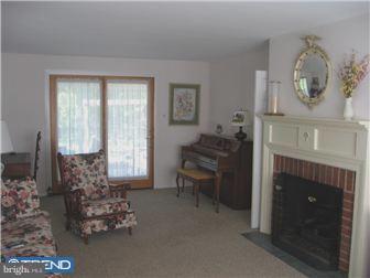 3892 Byron Road Huntingdon Valley, PA 19006 - Photo 3 of 12 Living Room