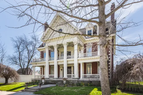 $749,995 | 825 East Washington Street, Muncie, IN 47305