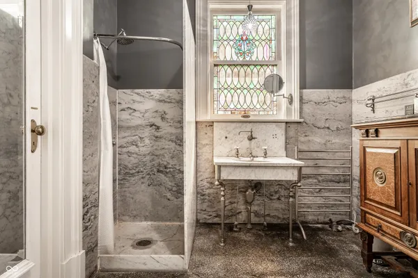 $749,995 | 825 East Washington Street, Muncie, IN 47305