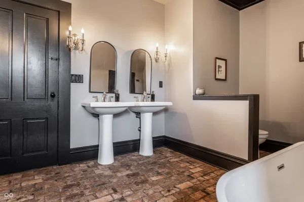 $749,995 | 825 East Washington Street, Muncie, IN 47305