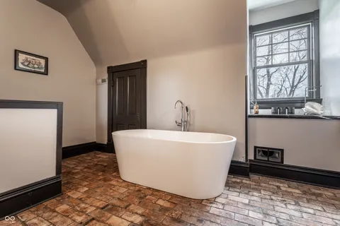 $749,995 | 825 East Washington Street, Muncie, IN 47305