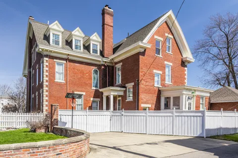 $749,995 | 825 East Washington Street, Muncie, IN 47305