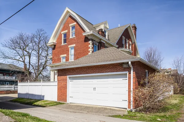 $749,995 | 825 East Washington Street, Muncie, IN 47305