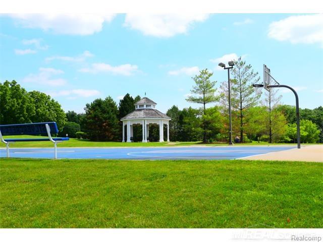 3614 Tremonte Circle Rochester, MI 48306 - Photo 8 of 10 31265031-7.JPG
