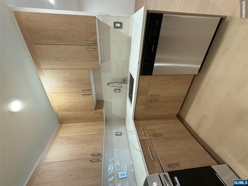 627 Valley Road, Unit E Montclair, NJ 07043 - Photo 5 of 21 Gallery Image 5
