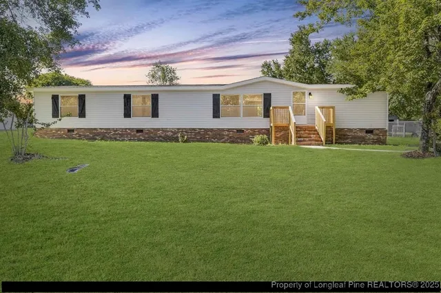 a view of a house with a backyard