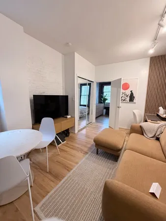 $4,000 | 52 MacDougal Street, Unit 5B | SoHo