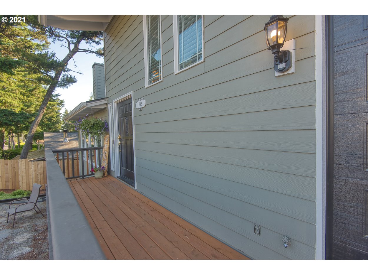 1845 Oak Street North Bend, OR 97459 - Photo 4 of 31 a view of outdoor space and deck