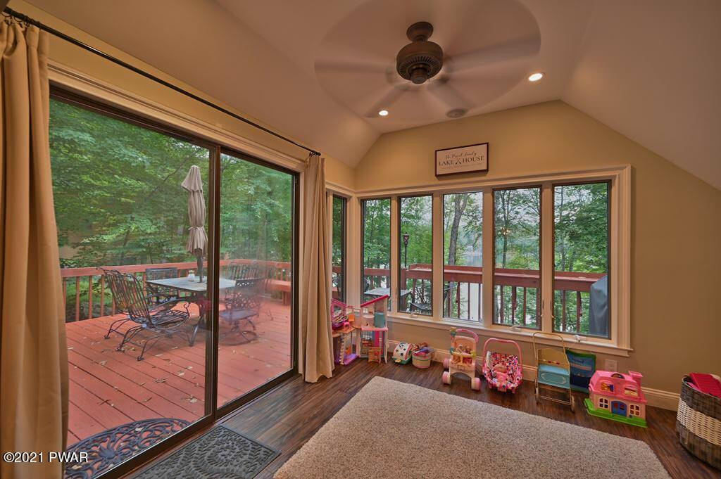 27 Roamingwood Road Lake Ariel, PA 18436 - Photo 11 of 105