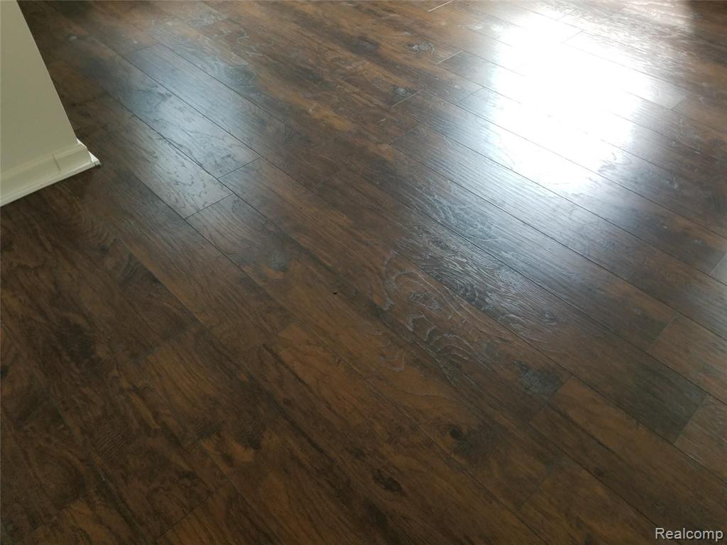 1410 South Hospital Road Waterford, MI 48327 - Photo 6 of 21