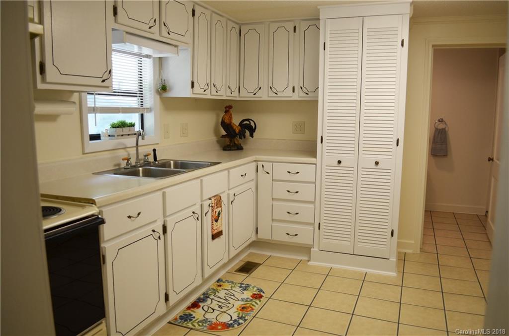 714 Fines Creek Road Clyde, NC 28721 - Photo 8 of 34