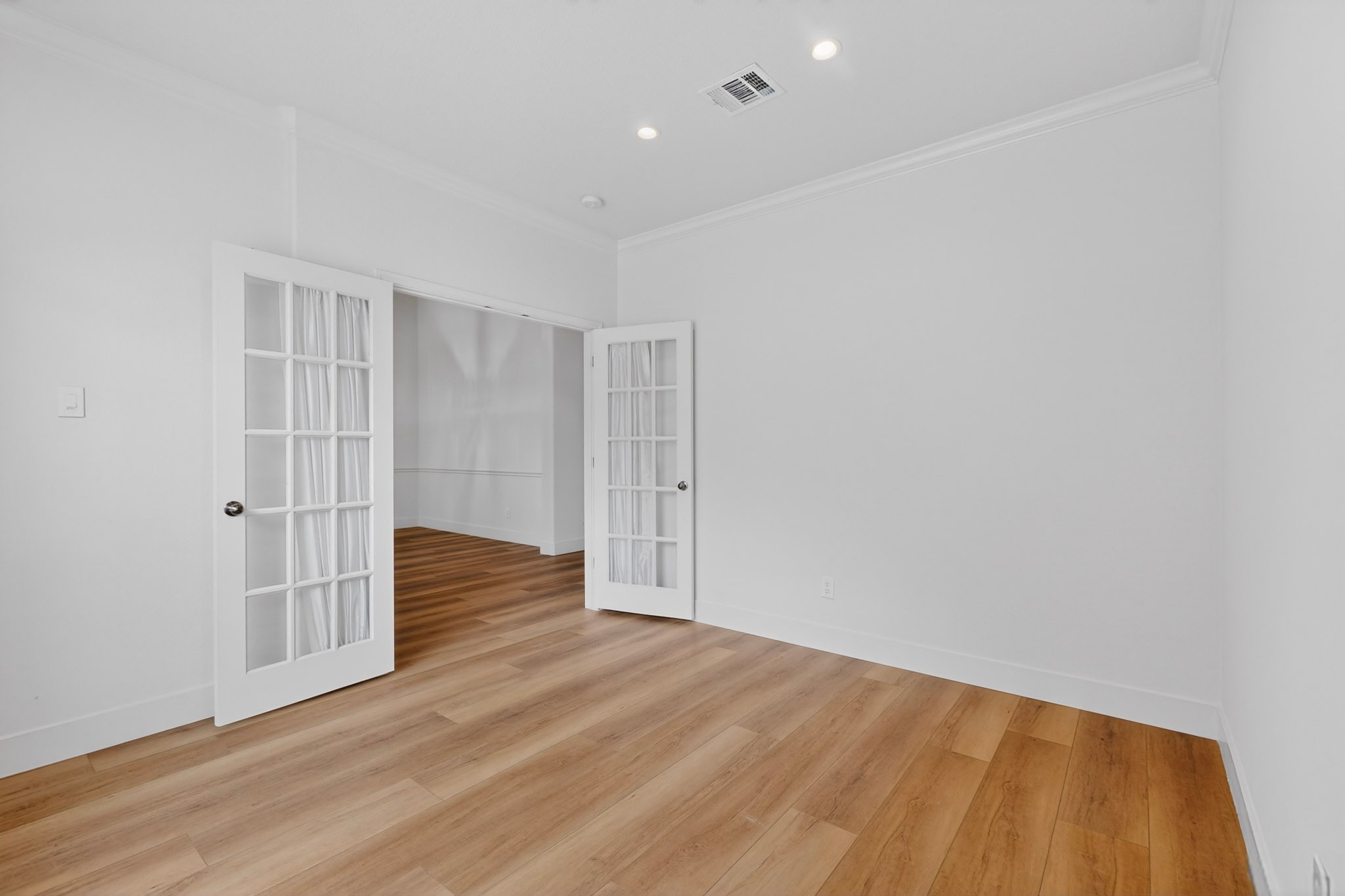 8617 Cobblestone Austin, TX 78735 - Photo 19 of 39 a view of empty room with wooden floor