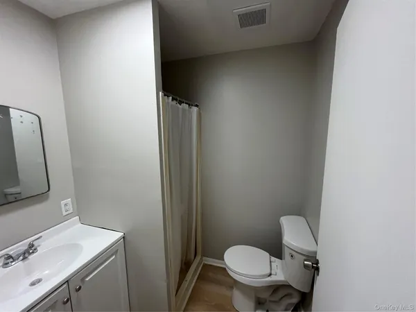 $1,700 | 201 Main Street, Unit 5, Maybrook, NY 12543