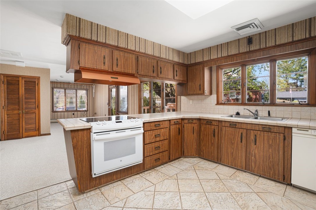 65 Randall Street Cranston, RI 02920 - Photo 16 of 50