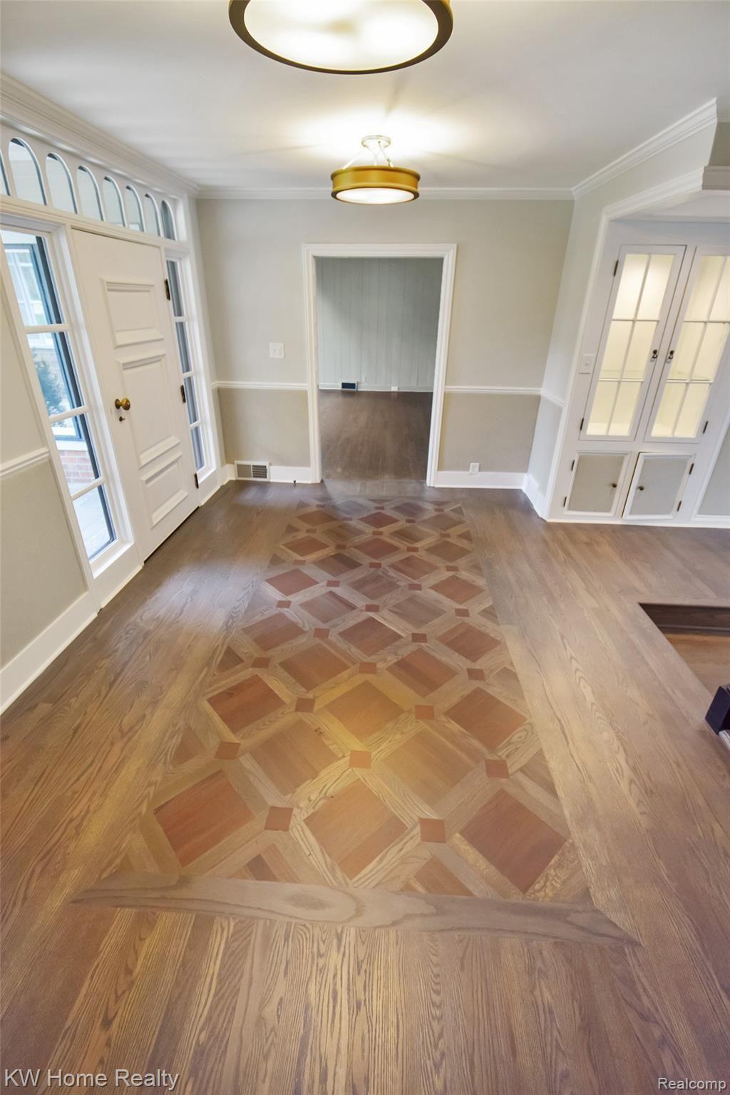 34536 Quaker Valley Road Farmington, MI 48331 - Photo 8 of 55 Hallway.jpg