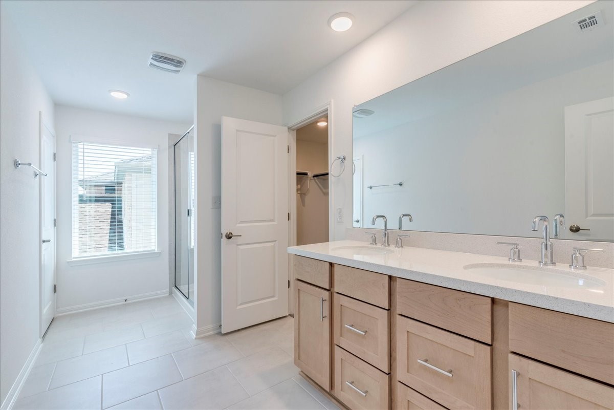 108 Makinaw Road Hutto, TX 78634 - Photo 15 of 34 Dual vanity and a linen closet in the primary bath