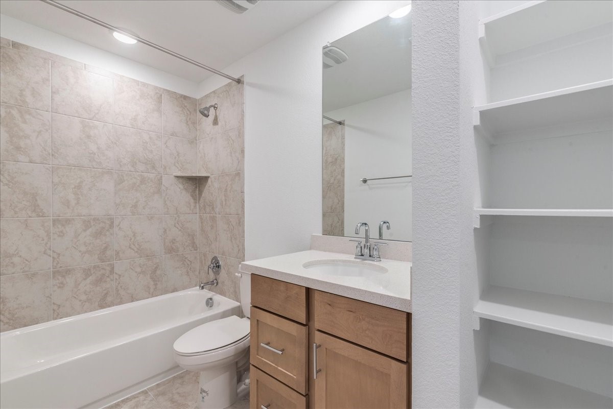 108 Makinaw Road Hutto, TX 78634 - Photo 21 of 34 Guest bathroom