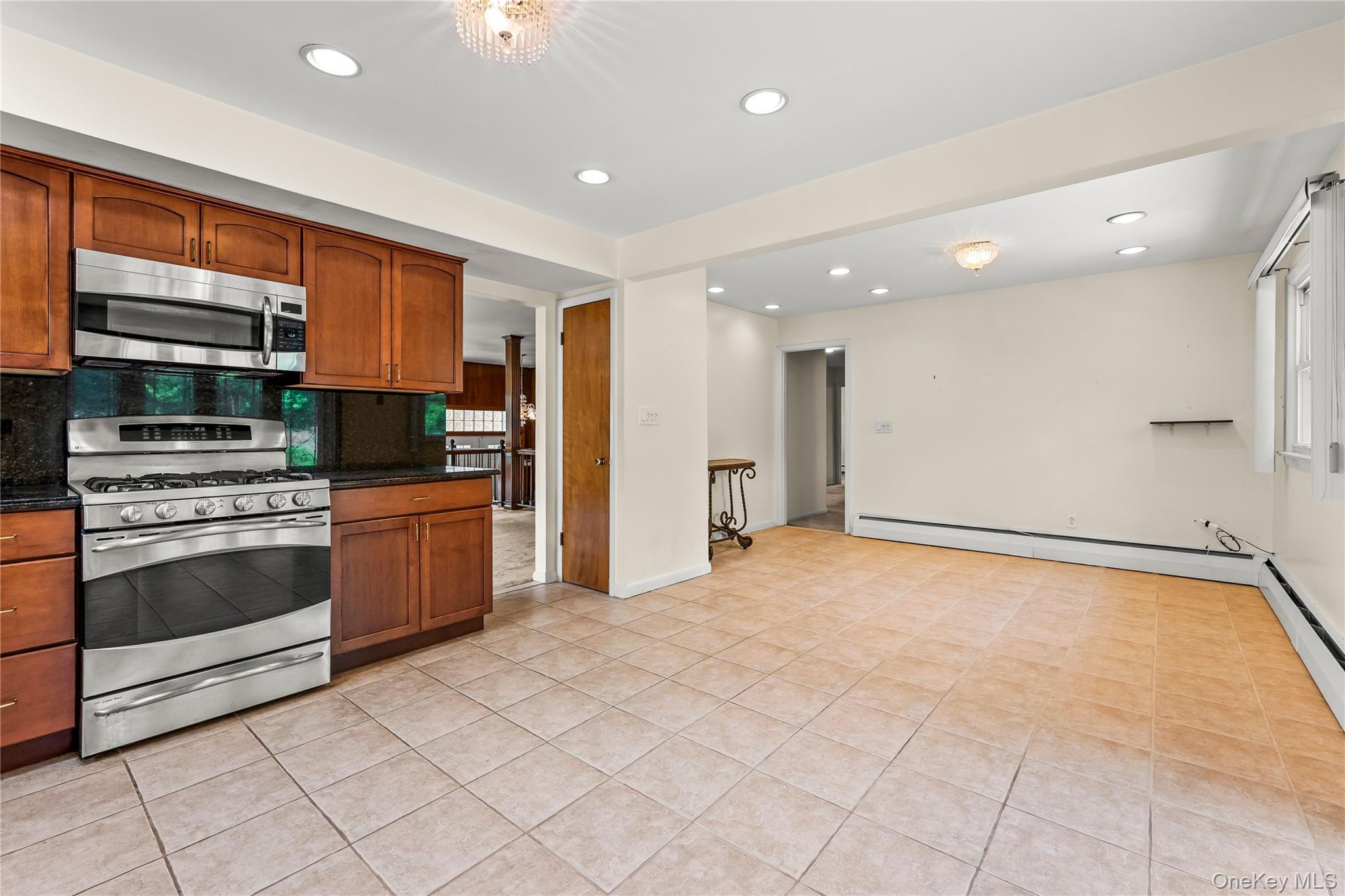 18 Dogwood Road Searingtown, NY 11507 - Photo 10 of 28