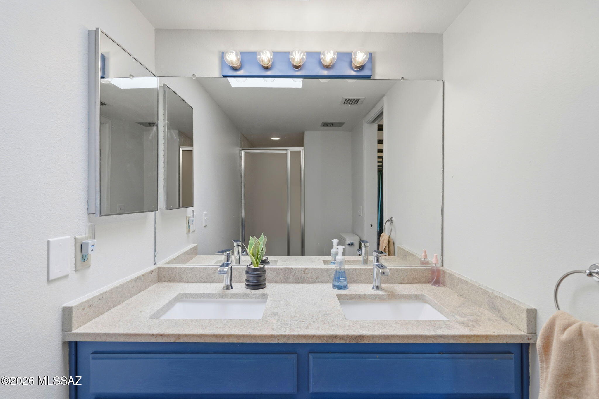 1200 East River Road, Unit G87 Tucson, AZ 85718 - Photo 18 of 30 a bathroom with a sink and a mirror