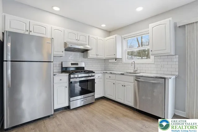 $399,900 | 5528 Elmwood Drive, Tannersville, PA 18372