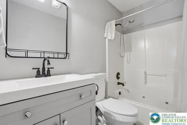 $399,900 | 5528 Elmwood Drive, Tannersville, PA 18372