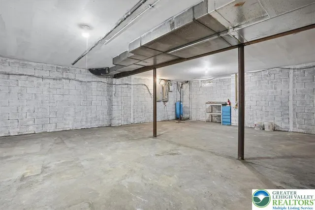 $399,900 | 5528 Elmwood Drive, Tannersville, PA 18372