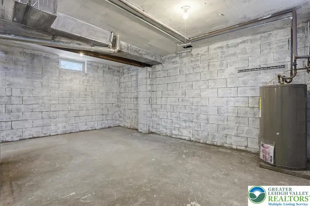 $399,900 | 5528 Elmwood Drive, Tannersville, PA 18372