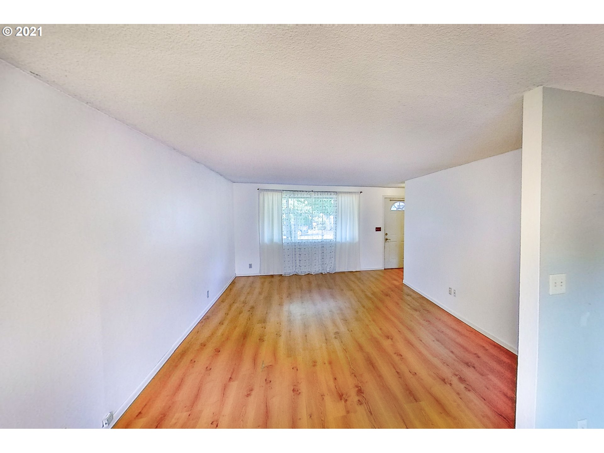 5231 G Street Springfield, OR 97478 - Photo 3 of 17 a view of an empty room and window