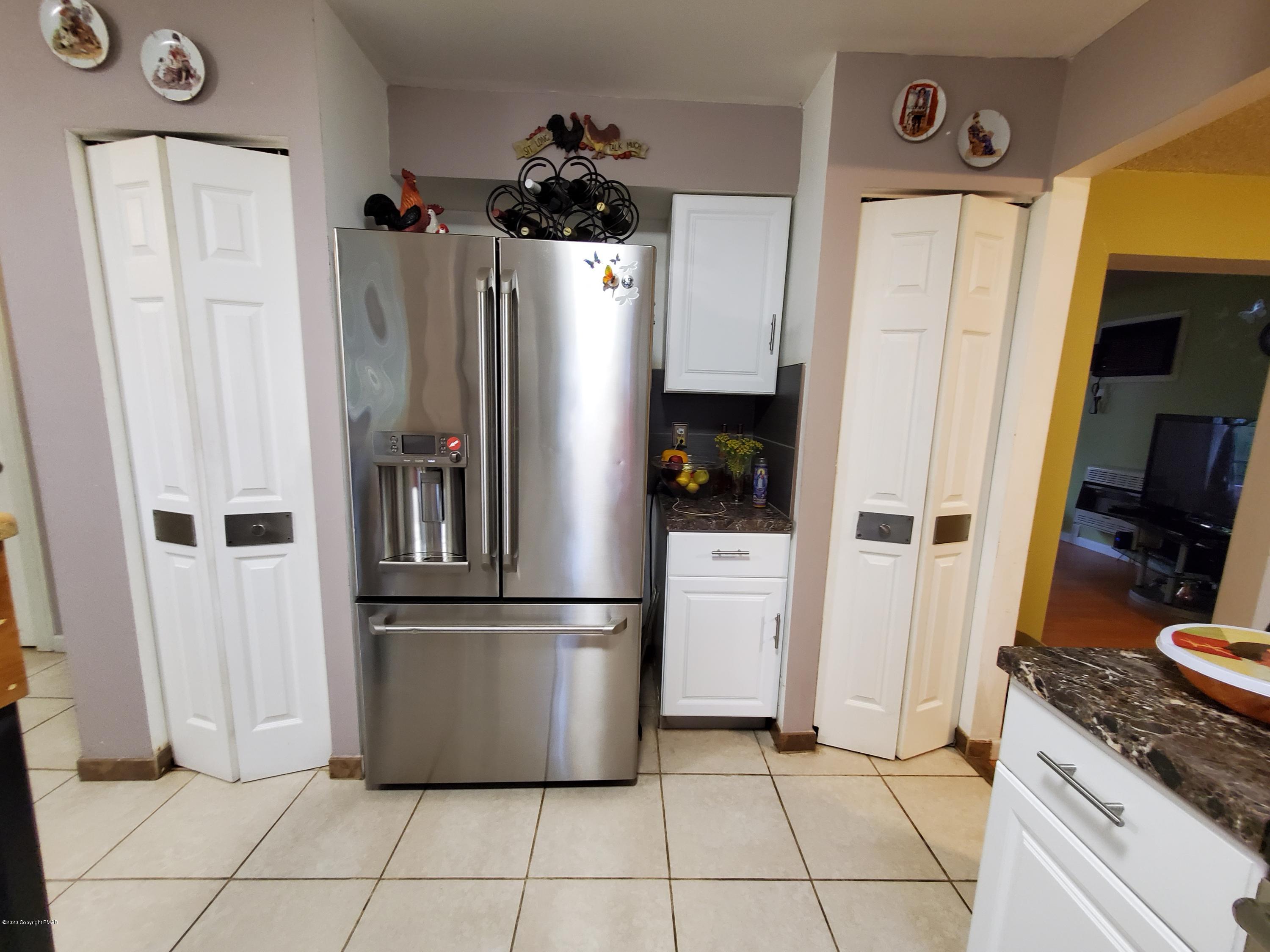 2124 Walnut Trail Bushkill, PA 18324 - Photo 25 of 37 Kitchen view 4