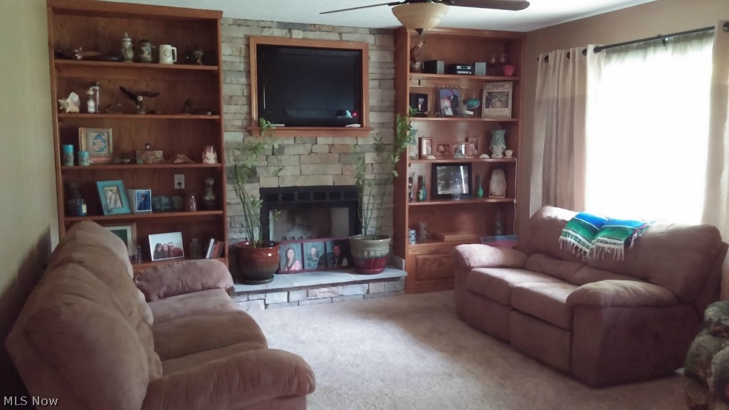 6975 Reed Road Conneaut, OH 44030 - Photo 9 of 25 Living Room